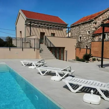 House Serenity With Pool בית נופש