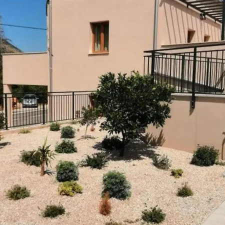 House Serenity With Pool בית נופש *